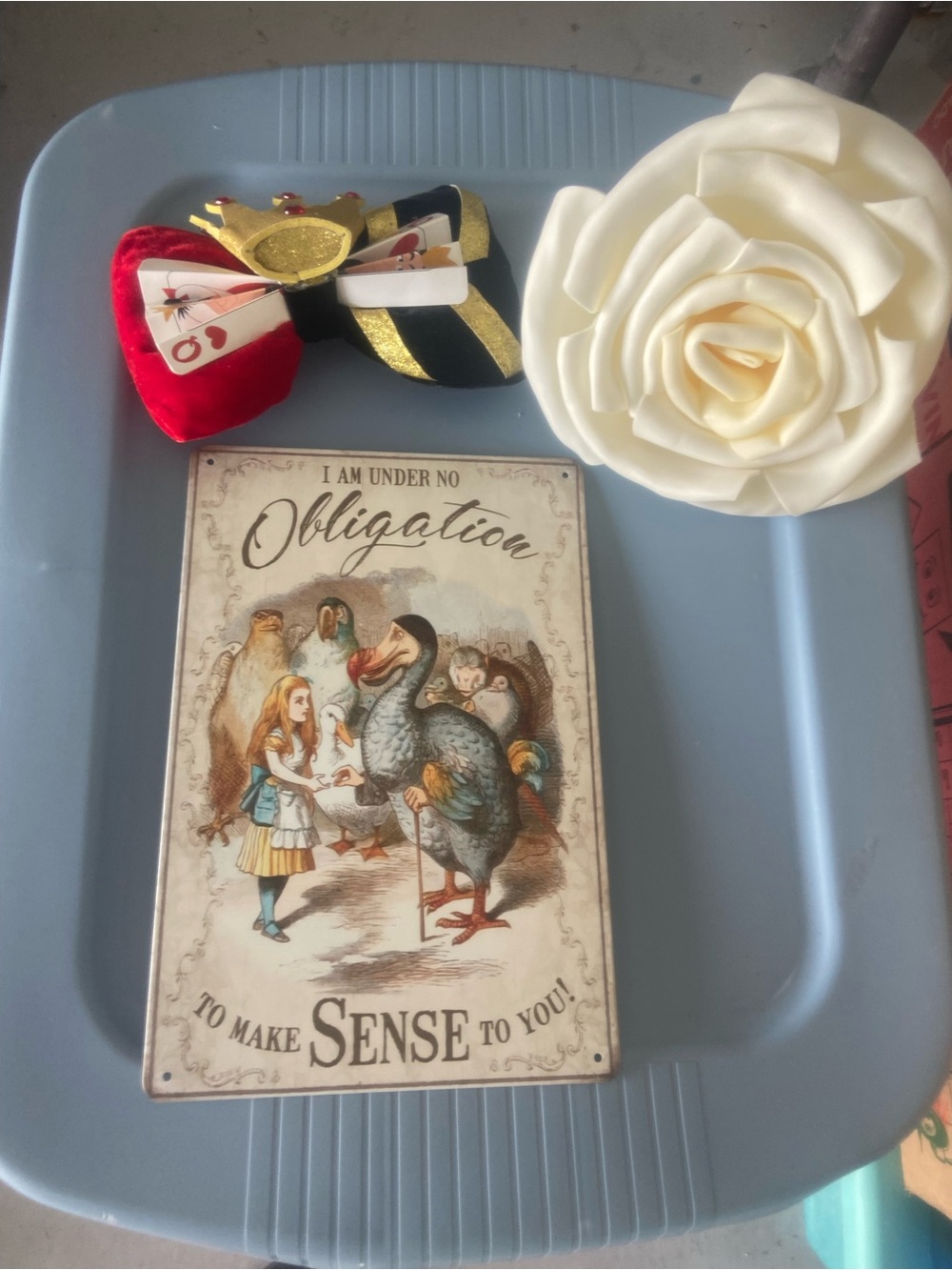 Alice in Wonderland Decorative plaque and tapestry lot
